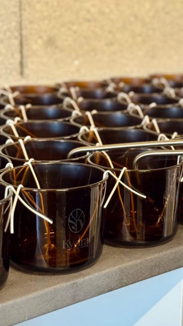 La production prend vie, une bougie à la fois 🕯️✨

Chaque étape est réalisée avec soin pour donner naissance à des créations qui reflètent l’identité de chaque marque.